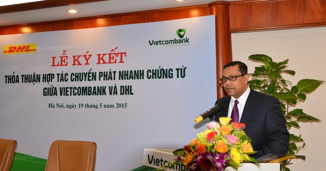 Vietcombank ký thỏa thuận hợp tác chuyển phát nhanh với DHL – VNPT - ảnh 1