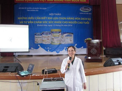 Vinamilk tiếp tục chăm sóc sức khỏe cho hơn 1.300 người cao tuổi - ảnh 1