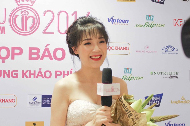 Top 10 HHVN 2010 Phí Thị Thùy Linh tỏa sáng tại họp báo HHVN 2016 - ảnh 1