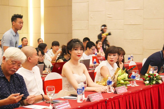 Top 10 HHVN 2010 Phí Thị Thùy Linh tỏa sáng tại họp báo HHVN 2016 - ảnh 2