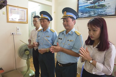 Tri ân gia đình các liệt sĩ và phi hành đoàn Su-30 và CASA-212 - ảnh 2