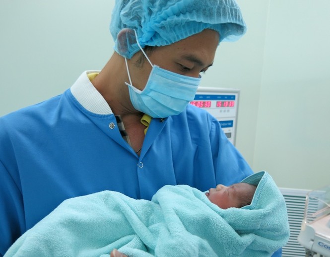 Vinmec áp dụng phương pháp truyền ối mới cứu thai nhi sinh non - ảnh 1