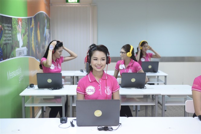 Người đẹp HHVN 2016 trổ tài nói tiếng Anh - ảnh 2