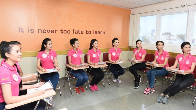 Người đẹp HHVN 2016 trổ tài nói tiếng Anh - ảnh 3