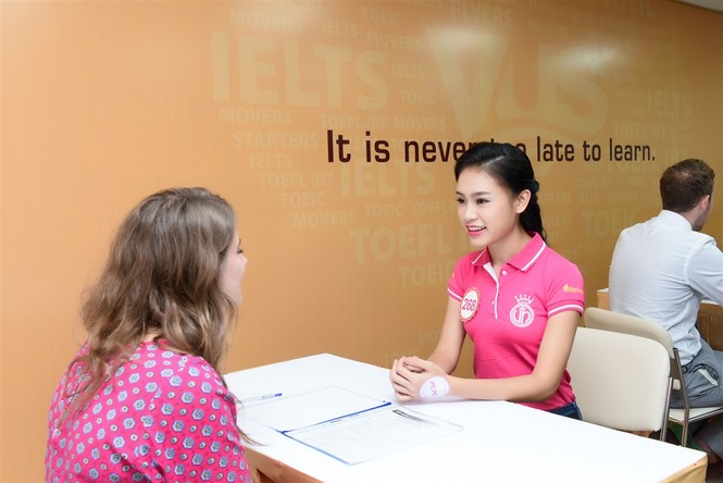 Người đẹp HHVN 2016 trổ tài nói tiếng Anh - ảnh 4