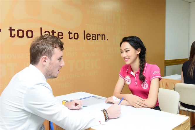 Người đẹp HHVN 2016 trổ tài nói tiếng Anh - ảnh 6