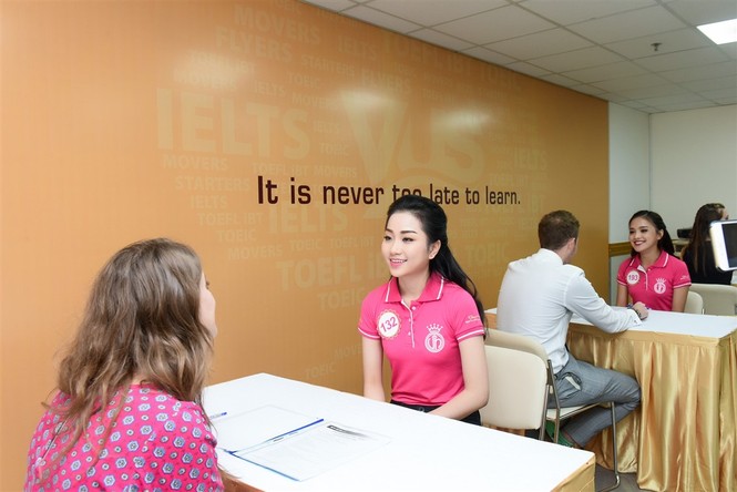 Người đẹp HHVN 2016 trổ tài nói tiếng Anh - ảnh 8