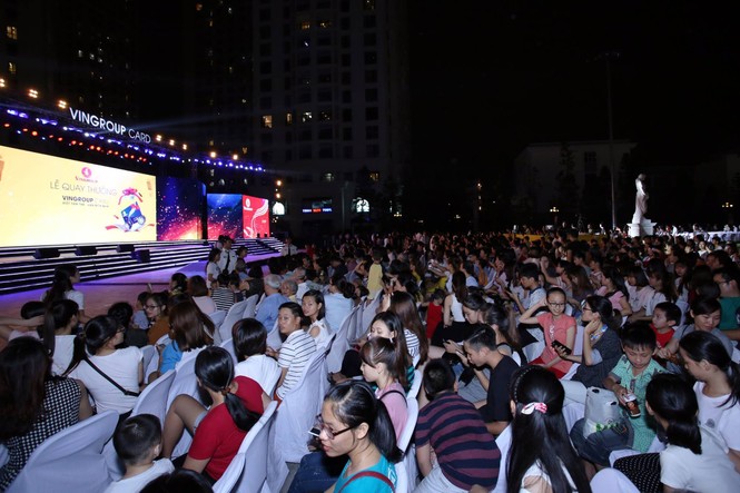 Ngất ngây với đêm nhạc “hát trong mưa” cực chất của dàn showbiz Việt - ảnh 7