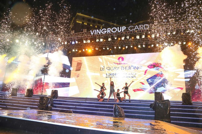 Ngất ngây với đêm nhạc “hát trong mưa” cực chất của dàn showbiz Việt - ảnh 3