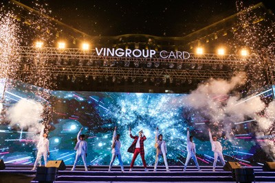 Ngất ngây với đêm nhạc “hát trong mưa” cực chất của dàn showbiz Việt - ảnh 1