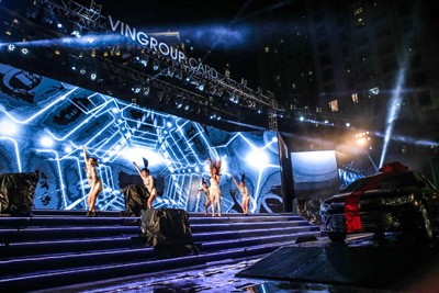 Ngất ngây với đêm nhạc “hát trong mưa” cực chất của dàn showbiz Việt - ảnh 4