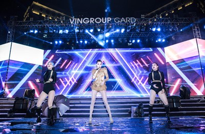 Ngất ngây với đêm nhạc “hát trong mưa” cực chất của dàn showbiz Việt - ảnh 2