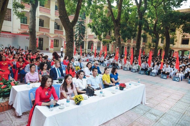 Lãnh đạo BUV chia vui cùng học sinh Hà Nội trong ngày khai giảng - ảnh 2