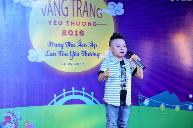 Trung thu ấm áp đến với trẻ em nghèo tại Queen Plaza - ảnh 9