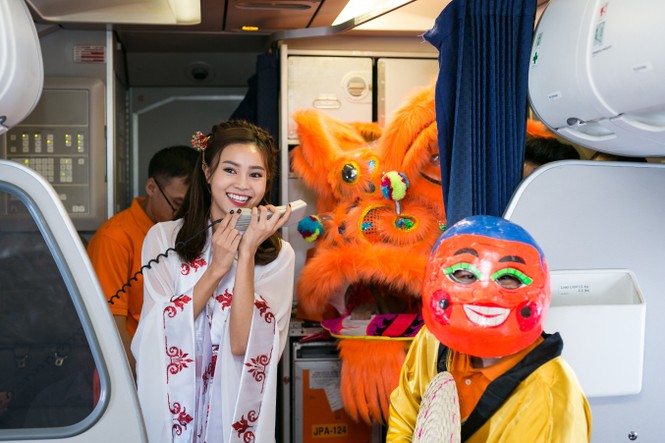 Jetstar Pacific tổ chức trung thu cho hành khách trên bầu trời - ảnh 2
