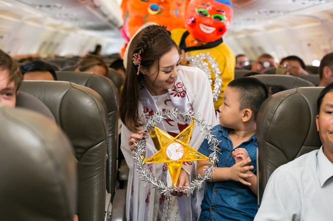 Jetstar Pacific tổ chức trung thu cho hành khách trên bầu trời - ảnh 3