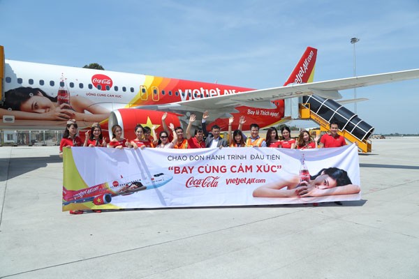 “Bay cùng cảm xúc - Uống cùng cảm xúc” với Vietjet & Coca-Cola - ảnh 3