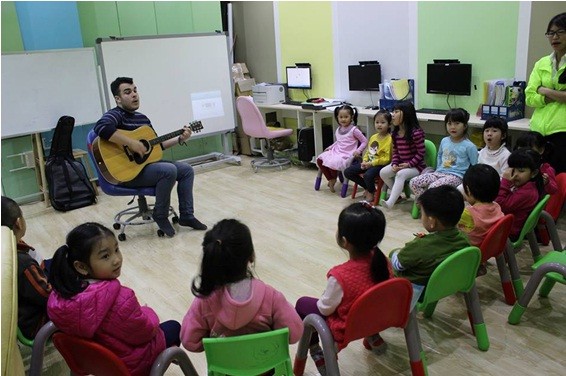 Lợi ích từ việc học tiếng Anh qua bài hát. - ảnh 4