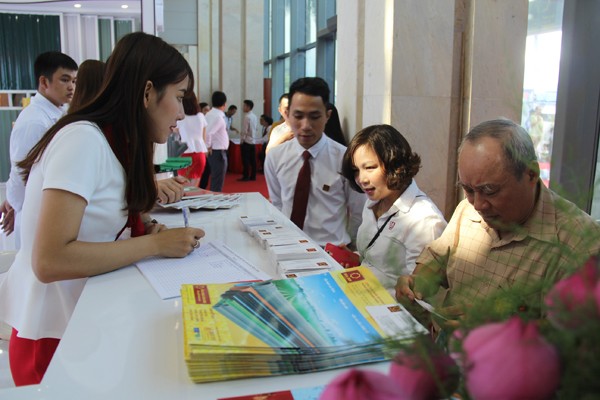 Hoa Sen “tiến quân”sản phẩm ống nhựa ra Bắc - ảnh 1
