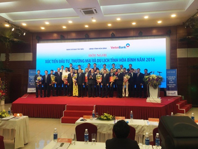 Thủ tướng Nguyễn Xuân Phúc dự Hội nghị Xúc tiến đầu tư tỉnh Hòa Bình - ảnh 2