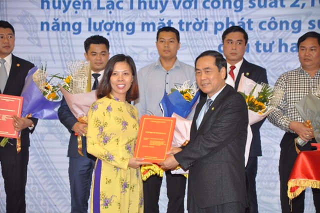 Thủ tướng Nguyễn Xuân Phúc dự Hội nghị Xúc tiến đầu tư tỉnh Hòa Bình - ảnh 1