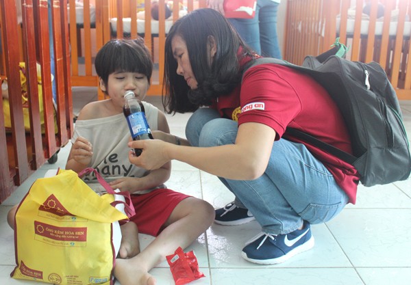 Vui tết sớm cùng trẻ em có hoàn cảnh đặc biệt khó khăn - ảnh 1