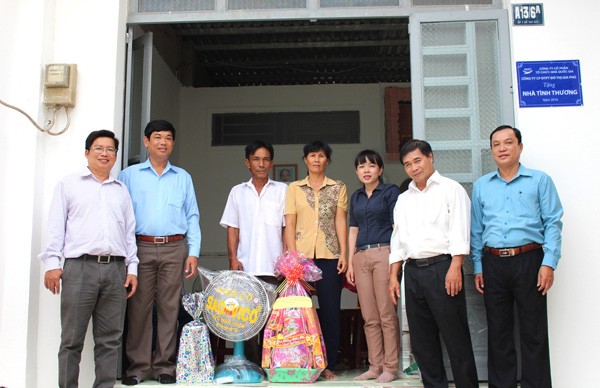 N.H.O trao “Xuân lộc điền” đến các hộ dân nghèo huyện Bình Chánh - ảnh 8