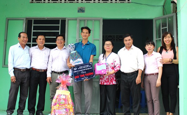 N.H.O trao “Xuân lộc điền” đến các hộ dân nghèo huyện Bình Chánh - ảnh 7