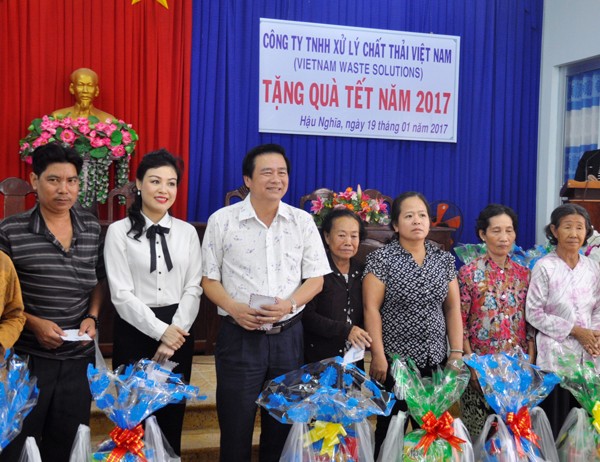 VWS chăm lo tết cho người nghèo - ảnh 1