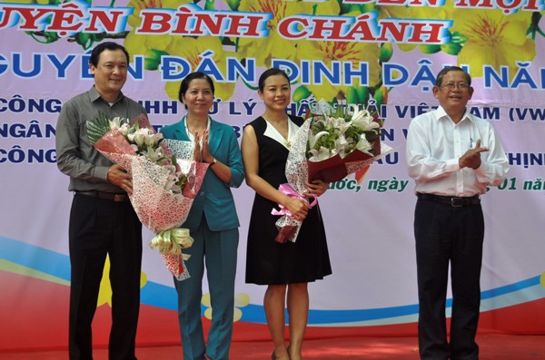 VWS chăm lo tết cho người nghèo - ảnh 4