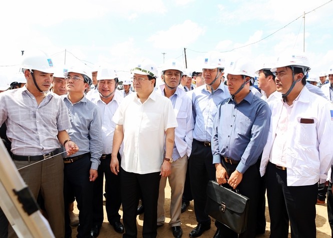 Phó Thủ tướng Trịnh Đình Dũng kiểm tra tiến độ Dự án Long Phú 1 và Sông Hậu 1 - ảnh 1