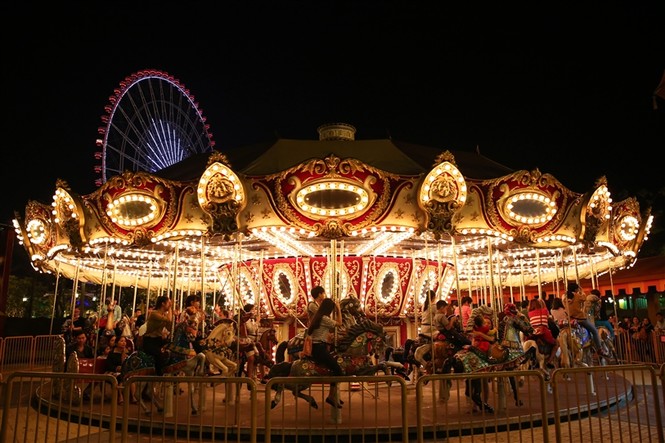 Asia Park ra mắt tàu lượn dạng treo lớn nhất Việt Nam - ảnh 2