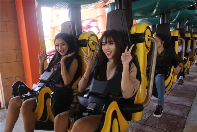 Asia Park ra mắt tàu lượn dạng treo lớn nhất Việt Nam - ảnh 5