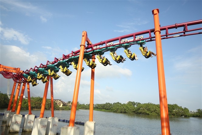 Asia Park ra mắt tàu lượn dạng treo lớn nhất Việt Nam - ảnh 6