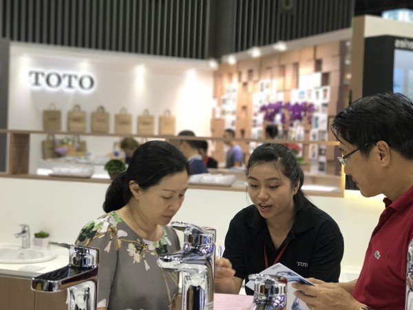 TOTO giới thiệu 8 bộ sen vòi thế hệ mới tại VIETBUILD TP.HCM 2017 - ảnh 1