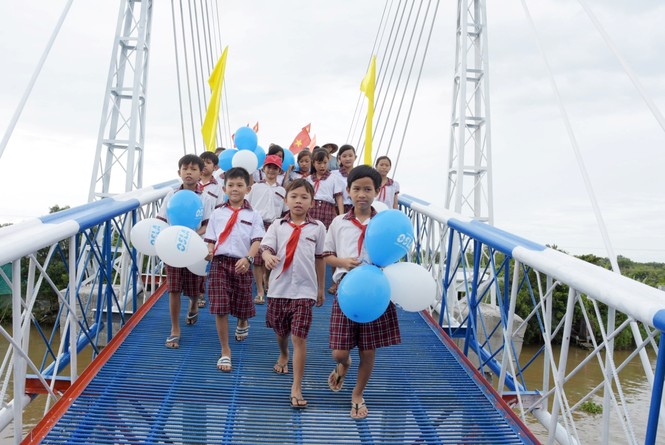 CLB Bóng đá HAGL cùng khánh thành cầu Giang Sơn - ảnh 2