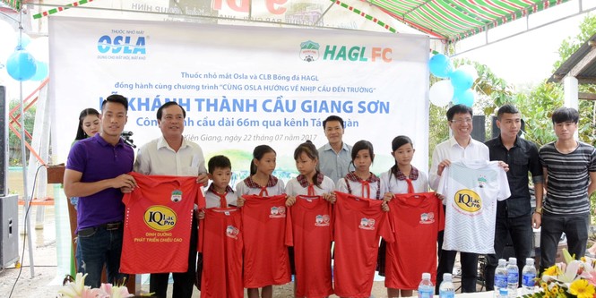 CLB Bóng đá HAGL cùng khánh thành cầu Giang Sơn - ảnh 3