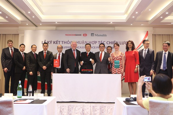 Techcombank và Manulife ‘hứa’ hết lòng vì khách hàng cả hai bên - ảnh 1