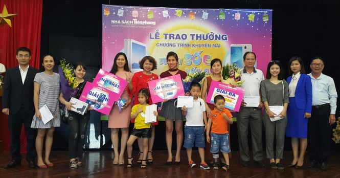 Nhà sách Tiền Phong trao giải chương trình “Ưu đãi sốc, bốc quà khủng” - ảnh 1