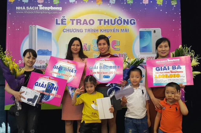 Nhà sách Tiền Phong trao giải chương trình “Ưu đãi sốc, bốc quà khủng” - ảnh 2