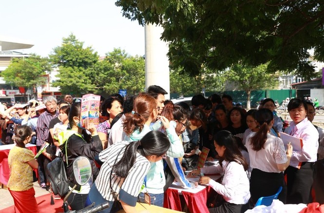 Chen chân mua sắm tại siêu thị điện máy mới khai trương trong ngày đầu Tháng khuyến mại Hà Nội 20 - ảnh 5