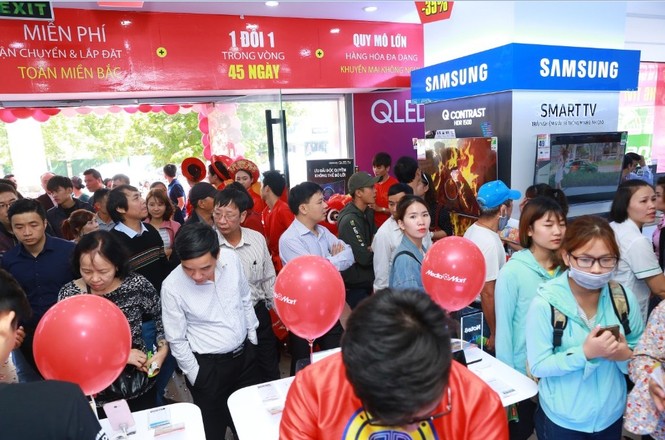 Chen chân mua sắm tại siêu thị điện máy mới khai trương trong ngày đầu Tháng khuyến mại Hà Nội 20 - ảnh 6