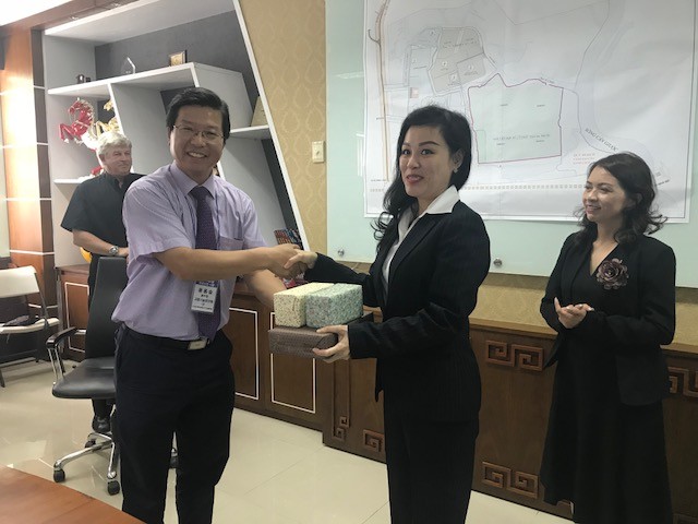 Đoàn Hàn Quốc đến Đa Phước tìm hiểu kinh nghiệm xử lý chất thải - ảnh 2
