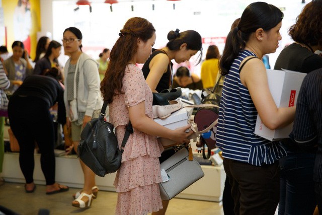 Chưa đến Black Friday, thương hiệu giày Việt đã lo quá tải - ảnh 1