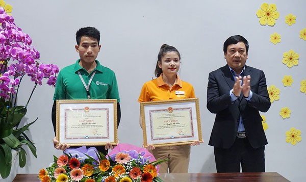 Những tủ đồ thất lạc giúp du khách nhận lại hàng tỷ đồng bỏ quên - ảnh 1
