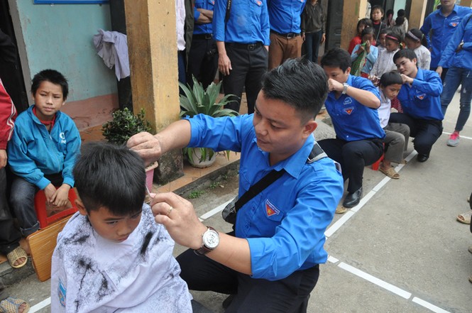 Tặng quà “Áo ấm mùa đông” tại xã Lũng Chinh huyện Mèo Vạc tỉnh Hà Giang - ảnh 6