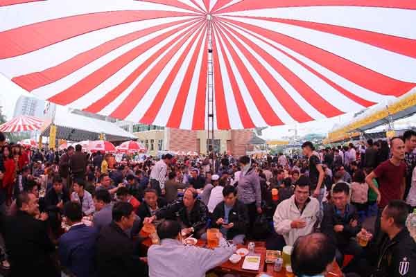 Hơn 20.000 người tham dự Ngày hội Bia Hà Nội 2017 - ảnh 3