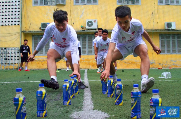 Trường THPT Nguyễn Thị Minh Khai vô địch giải bóng đá học sinh Hà Nội - ảnh 2