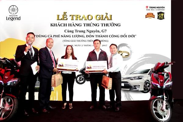 Trao giải đợt 3 chương trình “Dùng cà phê năng lượng, đón thành công đổi đời” - ảnh 1