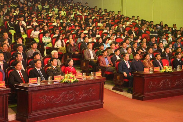 Trao thưởng cho học sinh giỏi Quỹ khuyến tài khuyến học Đinh Bộ Lĩnh - ảnh 1
